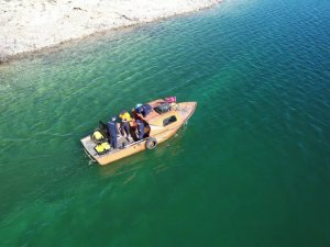 Atatürk Baraj Gölüne füze parçaları düştü!