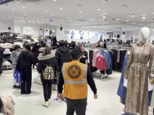 Bursa'da ihtiyaç sahibi 400 çocuğa bayram sevinci