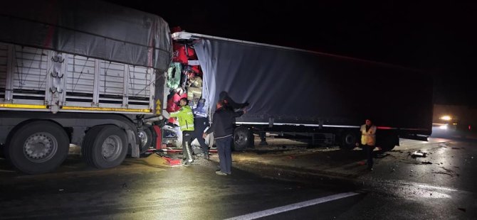 Bursa'da iki TIR çarpıştı! 1 kişi can verdi