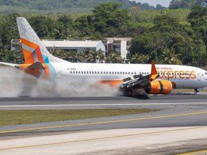 Yolcu uçağı sert iniş yaptı! O anlar kamerada