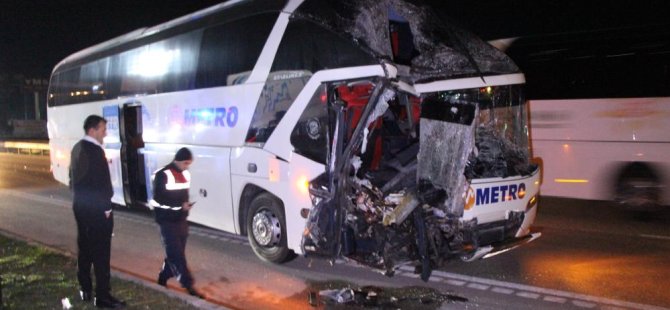 Bursa'dan yola çıkan otobüs tıra çarpı! Çok sayıda yaralı var
