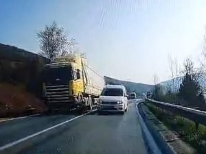 Bursa'da korku dolu anlar! Facia böyle teğet geçti