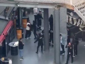 Bursa'da AVM'de tekme tokat kavga!