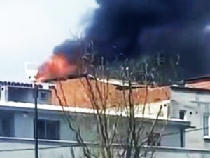 Bursa'da çatı katı alevlere teslim oldu