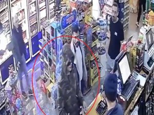 Görüntüler Bursa'dan! Motosikletli kadın ortalığı birbirine kattı