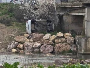 Bursa'da köprüden uçan otomobilde yaralandı