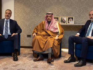 Dışişleri Bakanı Fidan, Katarlı ve Ürdünlü mevkidaşları ile bir araya geldi