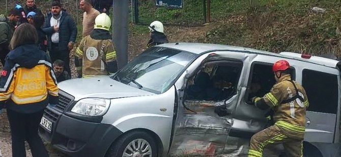 Bursa'da kamyonet ile hafif ticari araç çarpıştı: 4 yaralı