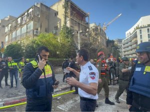 İran, Tel Aviv’i vurdu