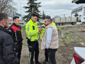 Muayenesiz araçla makas atan alkollü sürücü cezayı yedi