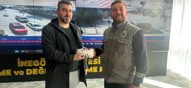 Bursa'da yolda bulduğu 200 bin lirayı sahibine teslim etti