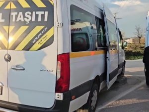 Bursa'da servis şoförü direksiyonda fenalaştı! Aracı kaldırıma çıkıp durabildi