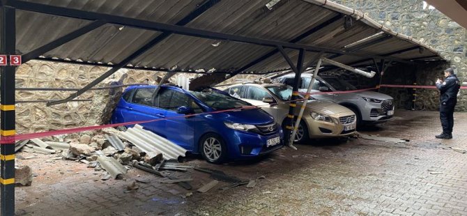 Bursa'da istinat duvarı araçların üzerine çöktü!