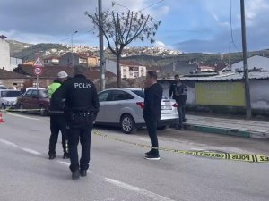 Bursa'da silahlı saldırı! Yaralı halde kaçıp polise sığındı