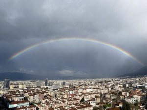 Bursa'da gökkuşağı şöleni yaşandı