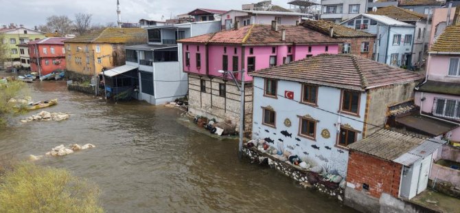 "Küçük Venedik"in yolları kapandı