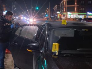 Bursa'da seyir halindeki otomobile yorgun mermi isabet etti