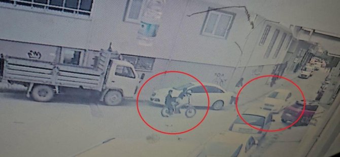 Bursa'da bisikletli çocuklar otomobille böyle çarpıştı!