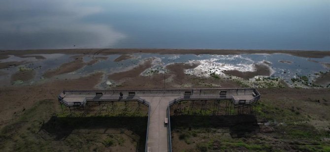 İznik Gölü alar veriyor! Su çekildi iskele karada kaldı