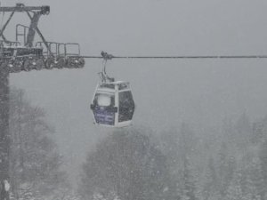 Bursa'da Nisan sürprizi! Uludağ'da kar yağışı etkili oldu