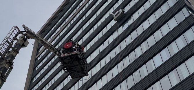 Bursa'da metrelerce yüksekte mahsur kaldılar!