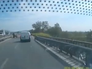 Bursa'da ters yönden gelen at arabası trafiği tehlikeye attı