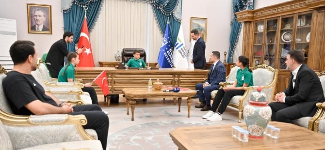 23 Nisan'da Başkanlık koltuğu çocukların oldu
