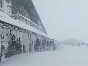 Bursa Uludağ'da kış geri döndü