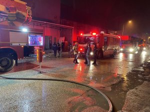 Bursa'da mobilya fabrikasında korkutan yangın!