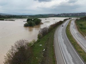 Bursa'da su altında kalan araziler böyle görüntülendi