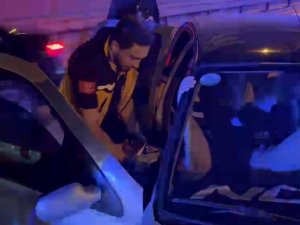 Bursa'da bariyere çarpan otomobilde can pazarı!