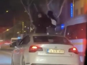 Bursa'da otomobilin tavanına oturdular, 25 bin TL ceza yediler