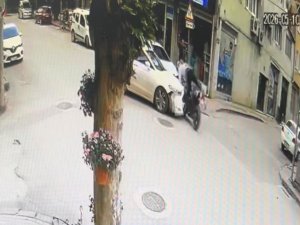 Bursa'da kafa kafaya çarpıştılar! Kaza anı kamerada