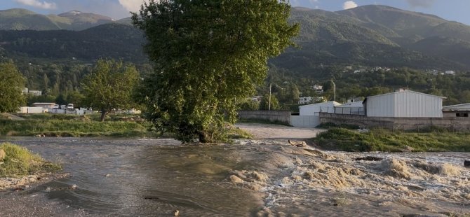 Bursa’da dere taşkını köprüyü çökertti