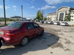 Motosiklet ile otomobil çarpıştı: 5 yaralı