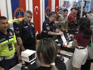 Uludağ Kariyer Fuarı'nda jandarma rüzgarı