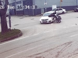 Bursa'da otomobil motosikletle çarpıştı: 1 yaralı