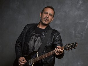 Usta sanatçı Haluk Levent'ten üzücü haber! Yoğun bakıma alındı...