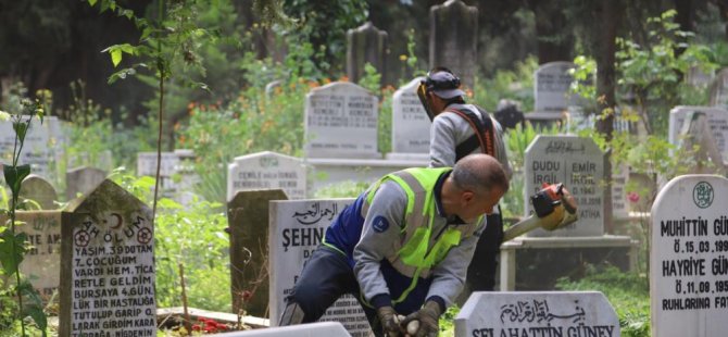 Bursa’da mezarlıklar bayrama hazır