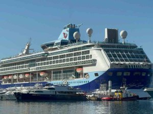 Dev gemi 2 bin 500 yolcusu ile Marmaris'te