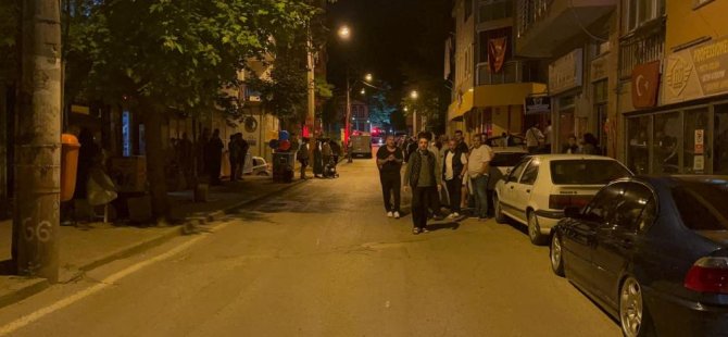 Bursa'da otomobil doğal gaz kutusuna çarptı, koca mahalle sokağa döküldü