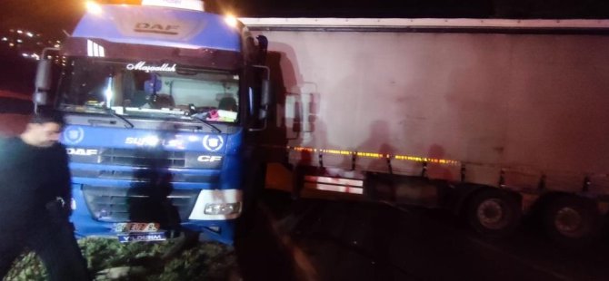 Bursa'da kontrolden çıkan tır makasladı... O anlar kamerada