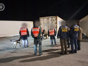 Tarihi uyuşturucu operasyonu! Muzların arasından çıktı