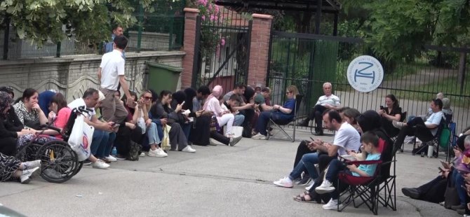 Bursa'da LGS heyecanı! Öğrenciler içeride veliler dışarıda ter döktü