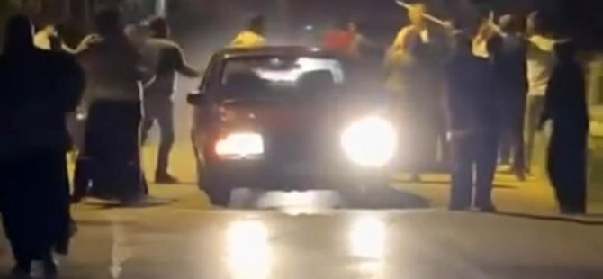 Bursa'da sokak ortasında tekmeli, tokatlı, sopalı kavga!
