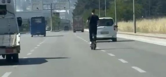 Bursa'da scooter ile tehlikeli yolculuk!