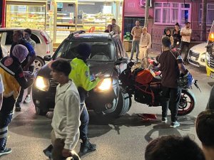 Bursa’da motosiklet otomobile ok gibi saplandı... 1 yaralı