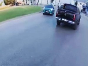 Bursa'da tersten ilerleyen araç kamerada
