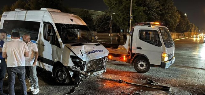 Bursa'da servis minibüsü refüje çıktı... 1 yaralı