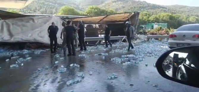 Bursa'da su yüklü tır köprü ayağına çarptı! Sürücü can verdi